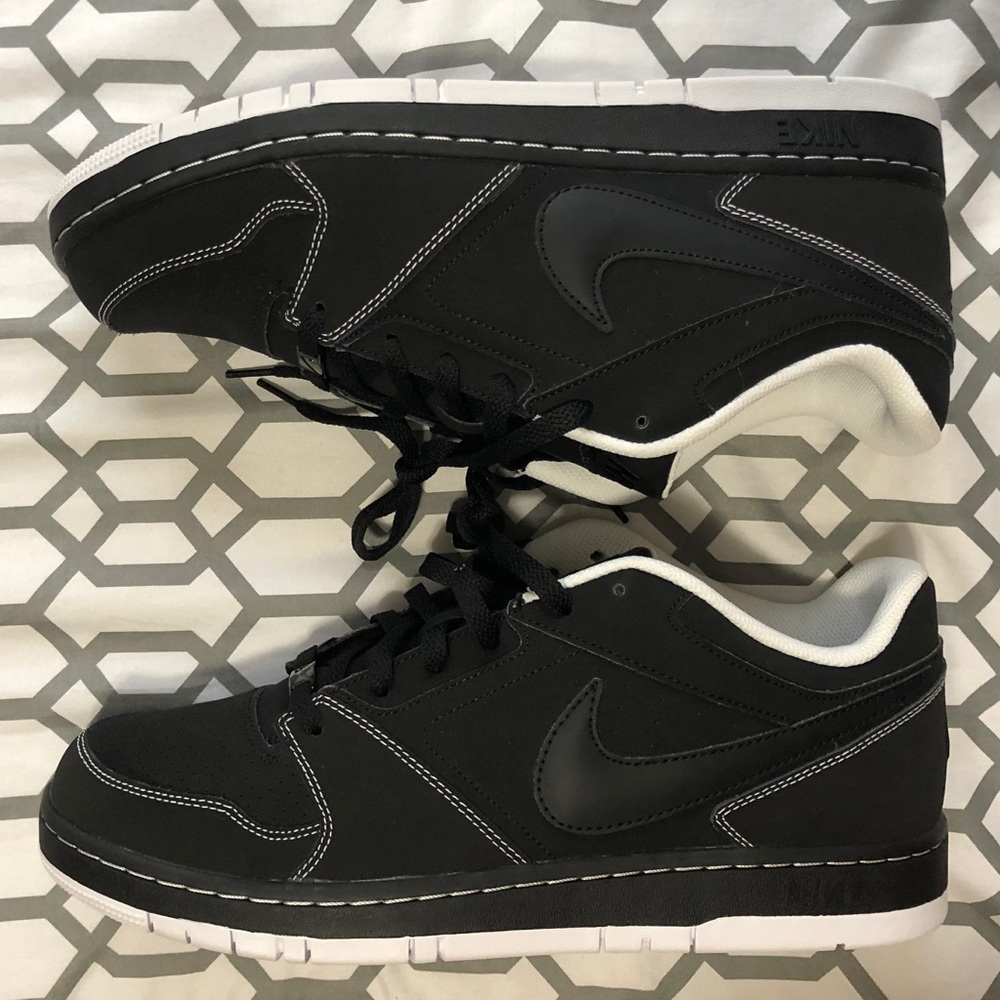 Black Nike Prestige IV sneakers (brand new)